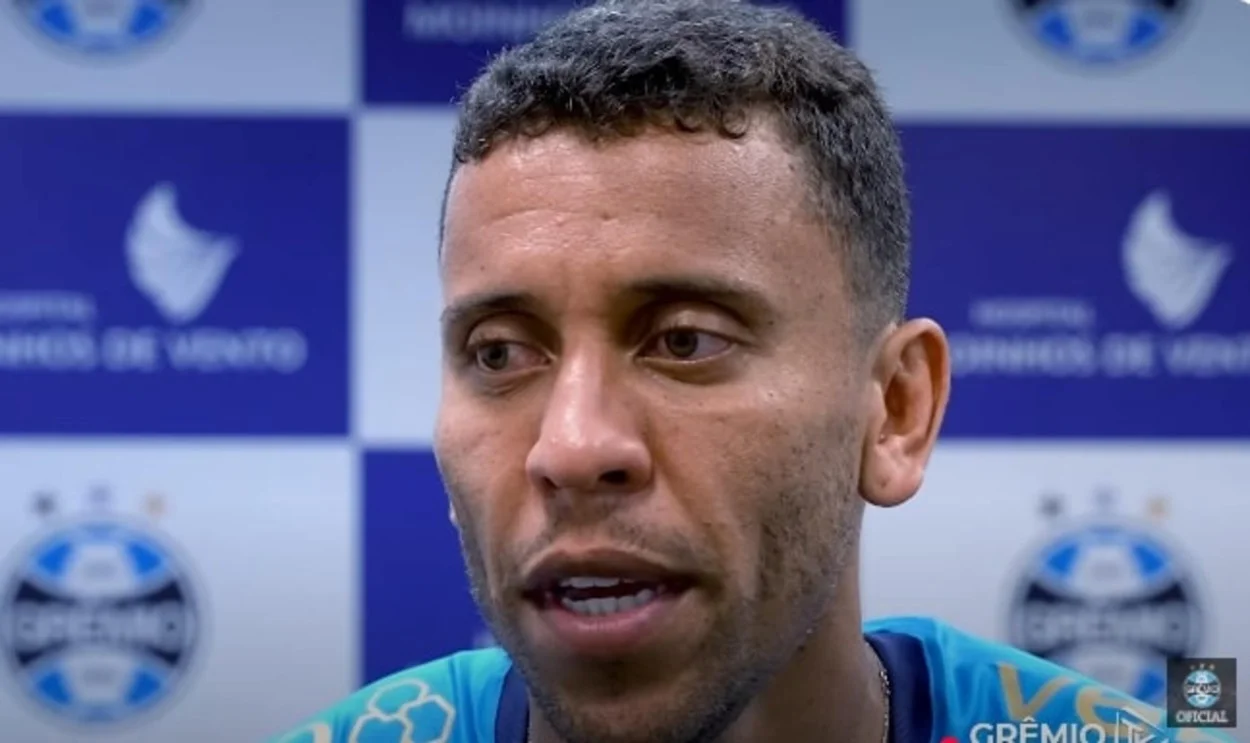 Na chegada ao Grêmio, Marcos Rocha se emociona e revela ter ajudado na enchente Marcos Rocha pelo Grêmio