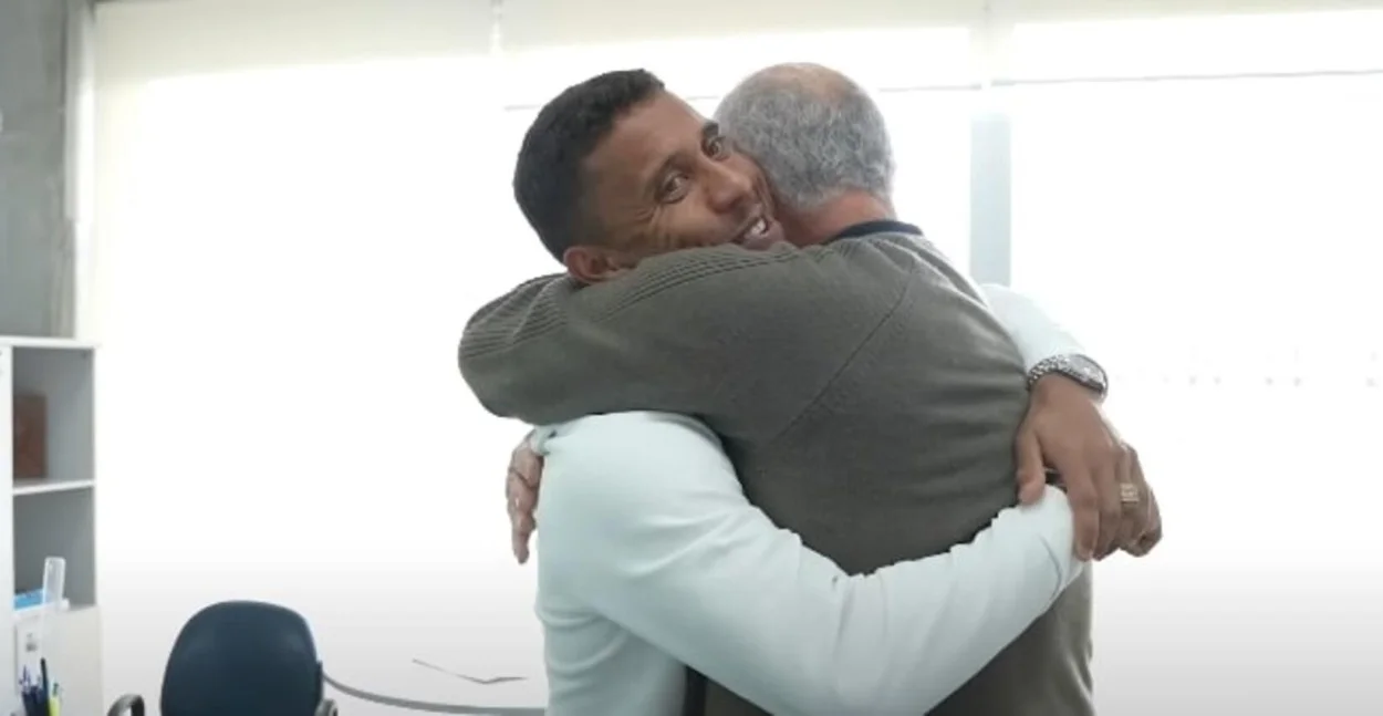 Marcos Rocha abraça Felipão na chegada ao Grêmio: "Quero ganhar com você" Marcos Rocha abraça Felipão no Grêmio