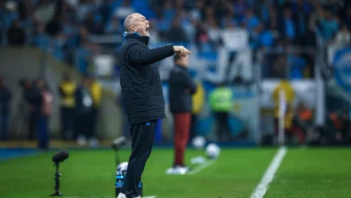 Celso Rigo indica que não manteria Mano Menezes no Grêmio: "Trazer um bom treinador" Grêmio foi derrotado em casa