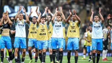 Grêmio está escalado e terá meio de campo inédito contra o Ceará; veja o time Jogadores do Grêmio, após vitória 3x1 contra o Atlético Mineiro
