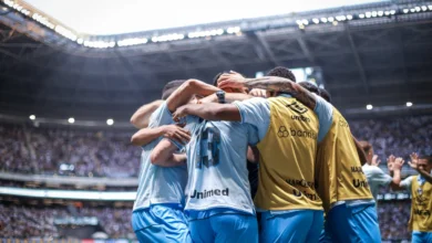 Diori surpreende e vê acerto em vermelho para centroavante do Grêmio: "Bem expulso" Grêmio venceu o Atlético-MG