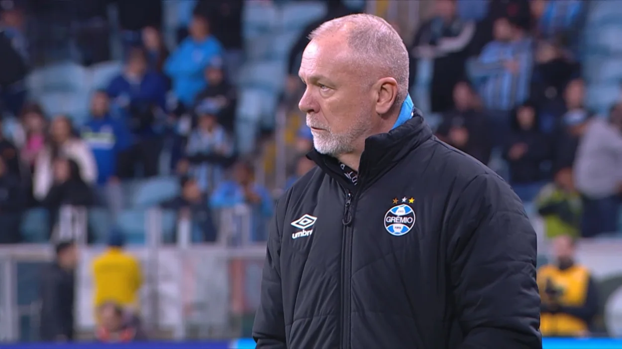 Grêmio de Mano Menezes em má fase