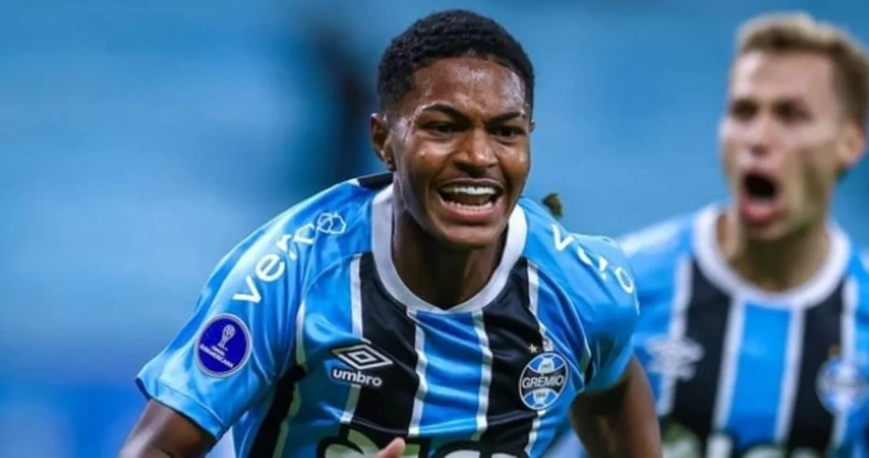 Como é o contrato do meia Riquelme, que virou titular com Mano no Grêmio Riquelme virou xodó no Grêmio