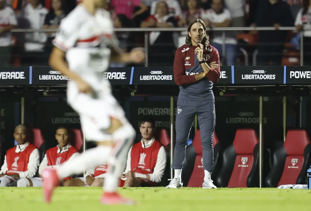 Inter avança para trazer Zubeldía e terá que pagar multa rescisória de Roger Machado Zubeldía na mira do Inter