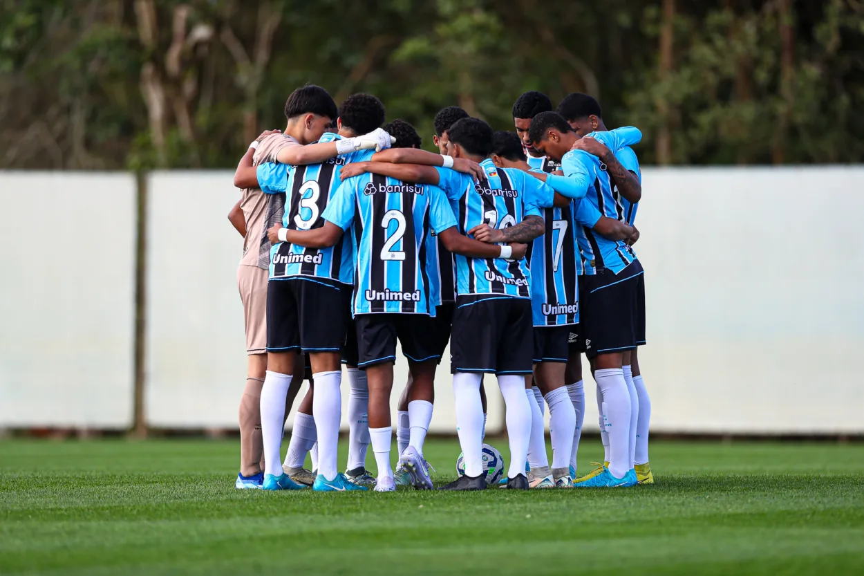 Shakhtar Donetsk faz proposta milionária por joia da base do Grêmio RS - ESPORTES/U17: BRASILEIRÃO - Lance da partida Grêmio x Bahia, no CFT Presidente Hélio Dourado, em Eldorado do Sul, na data de 28/07/2025, válida pelo Brasileirão Sub-17. FOTO: ANGELO PIERETTI/GRÊMIO FBPA