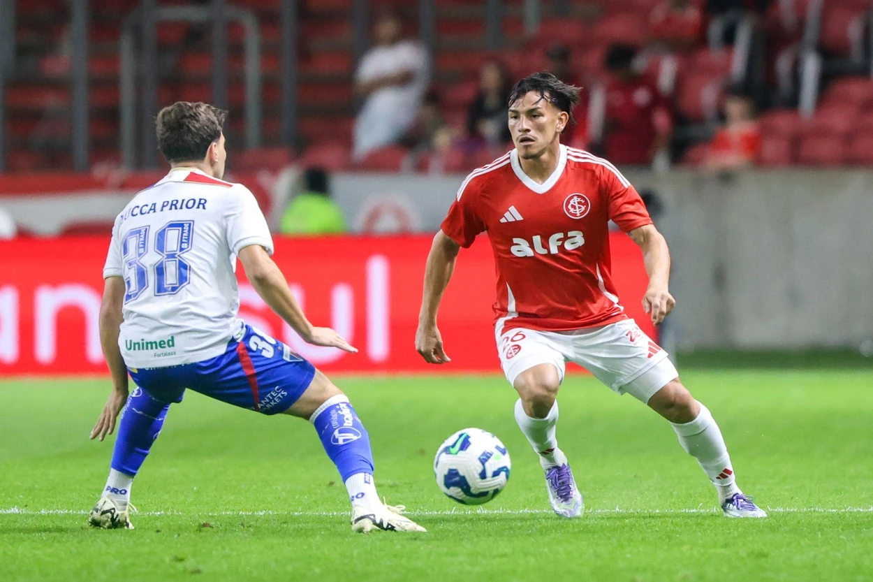Treinador do Fortaleza é demitido após derrota para o Inter e clube já busca substituto Bernabei, lateral do Inter