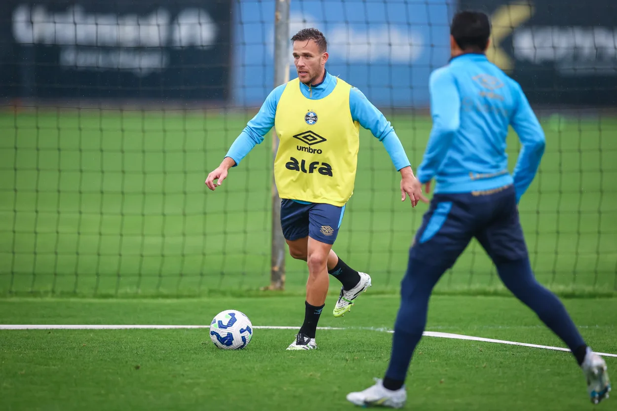 Arthur treina no Grêmio