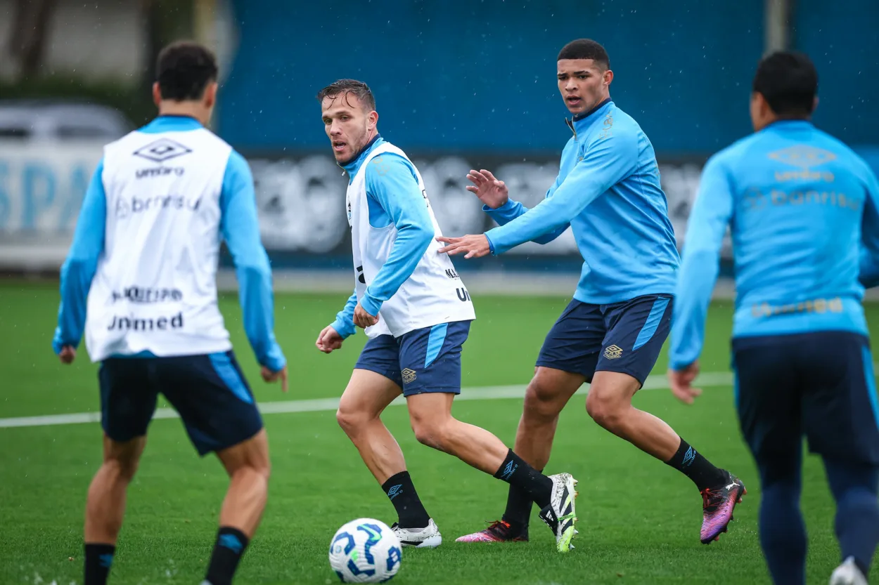 Arthur confirma que fará a reestreia pelo Grêmio contra o Mirassol: "Me preparar bem" Arthur pelo Grêmio