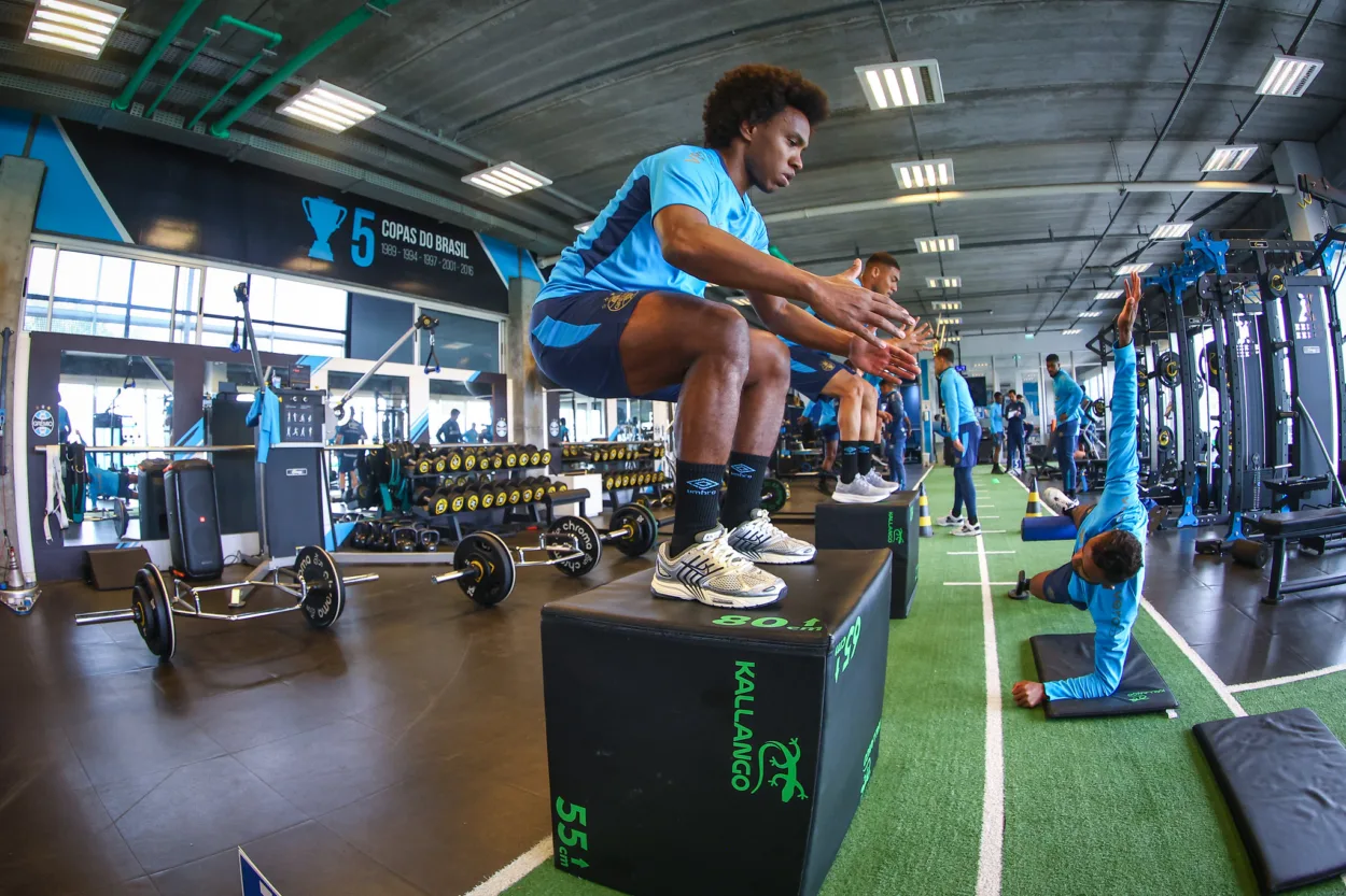 Torcedores do Corinthians ironizam Willian após publicação de anúncio do Grêmio Willian pelo Grêmio