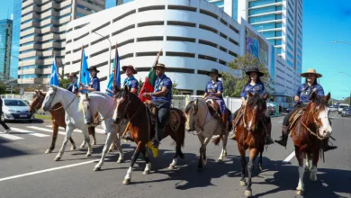 Vídeo mostra "passeio" do novo uniforme do Grêmio pelas ruas de Porto Alegre Camisa do Grêmio