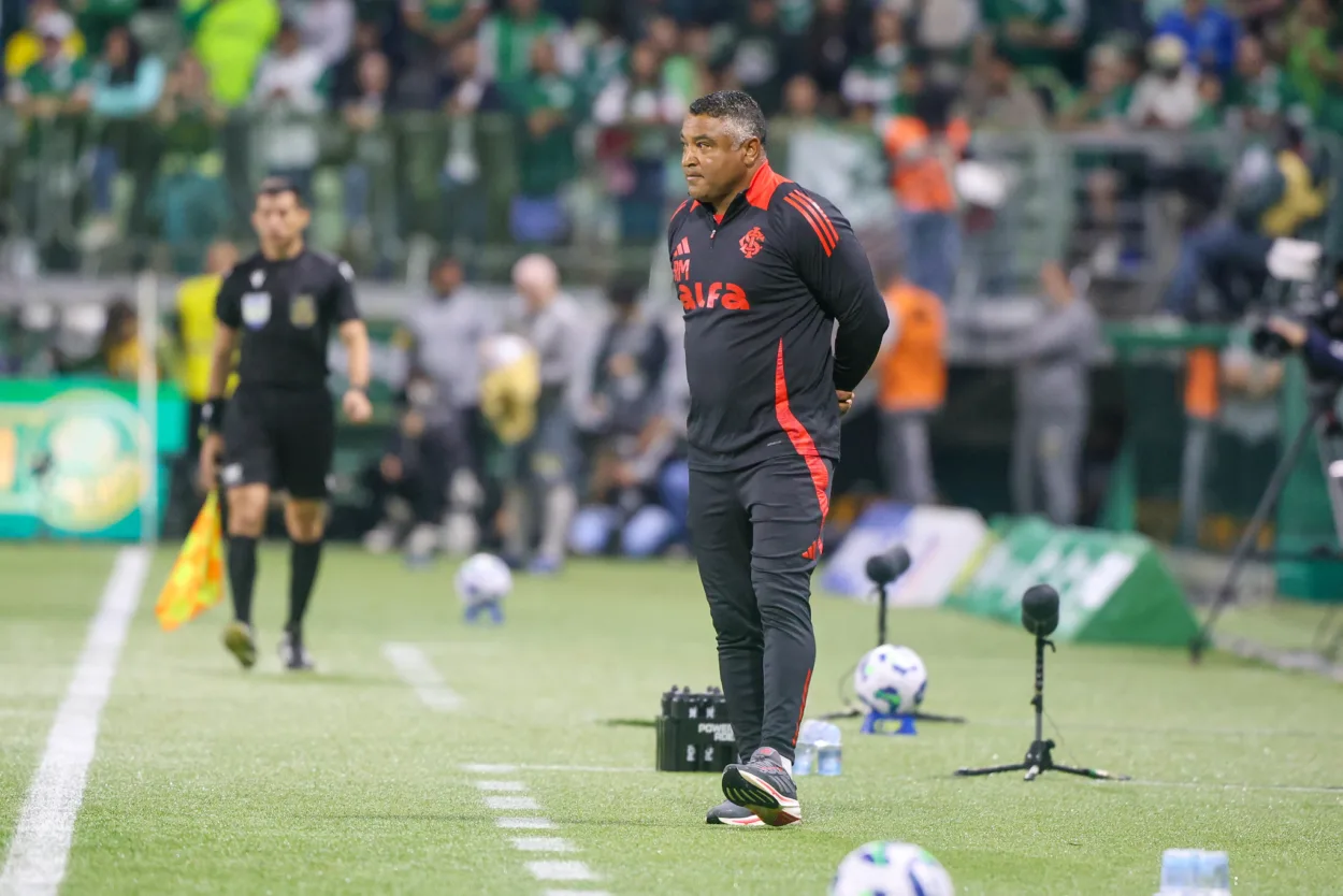 Direção do Inter garante Roger Machado no Gre-Nal; treinador admite estar chateado Roger Machado pelo Inter