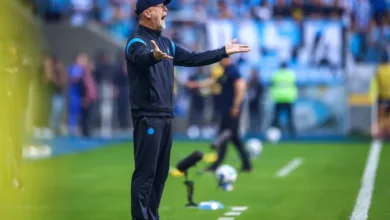 Caleffi revela cláusula no contrato de Mano com o Grêmio e avalia possível permanência Mano Menezes, treinador do Grêmio