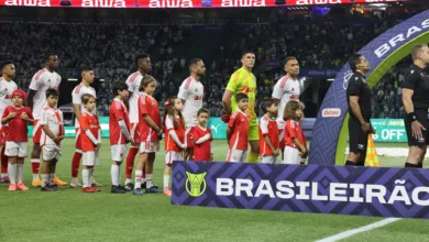 Rochet admite falha contra o Palmeiras e diz que Gre-Nal ganhou mais "peso" Goleiro Sergio Rochet e outros jogadores do Inter, no momento do hino nacional brasileiro
