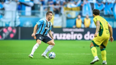 Derrota do Grêmio para o Mirassol tem 3º maior público da Arena em 2025 RS - FUTEBOL/CAMPEONATO BRASILEIRO 2025/GREMIO x MIRASSOL - ESPORTES - Arthur, em lance da partida entre Gremio e Mirassol disputada na tarde deste sabado, na Arena do Gremio, em partida valida pela Campeonato Brasileiro 2025. FOTO: LUCAS UEBEL/GREMIO FBPA