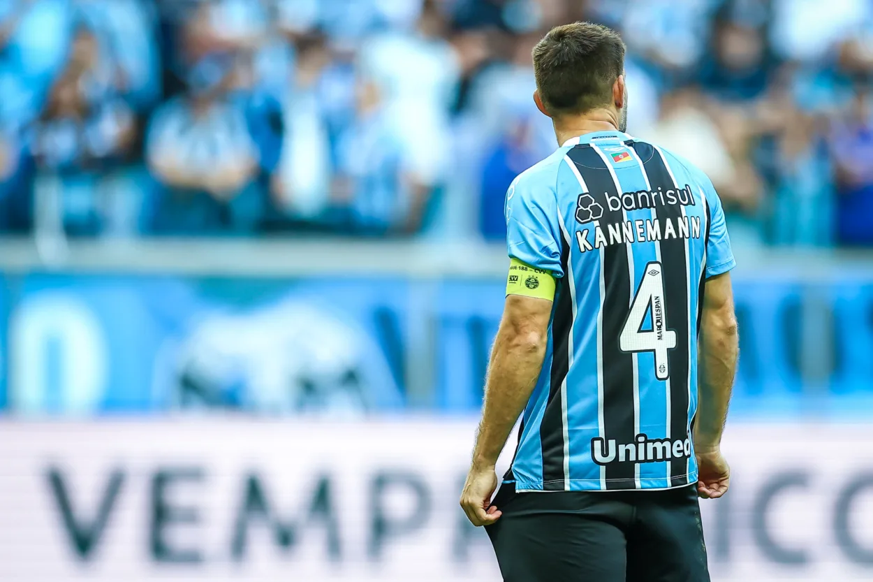 Gre-Nal com dor de cabeça: Grêmio vai sem zagueiro titular e atacante-chave Kannemann camisa 4 do Grêmio