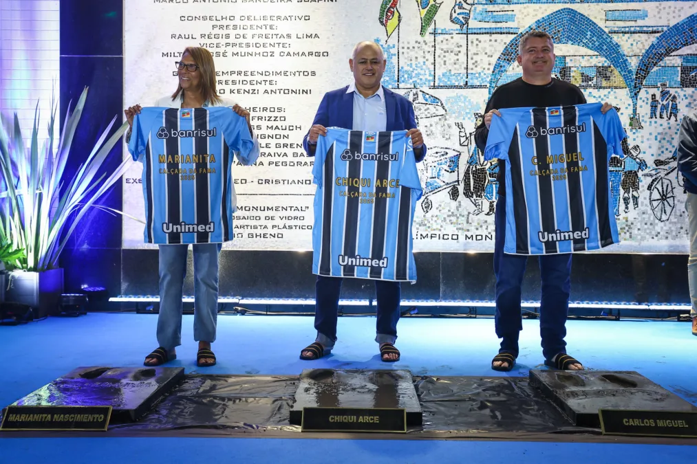 Grêmio acrescenta mais três nomes na Calçada da Fama e cria Galeria dos Presidentes Grêmio acrescenta mais três nomes na Calçada da Fama e cria Galeria dos Presidentes Grêmio prestou homenagens ao longo das celebrações do seu aniversário de 122 anos de existência.