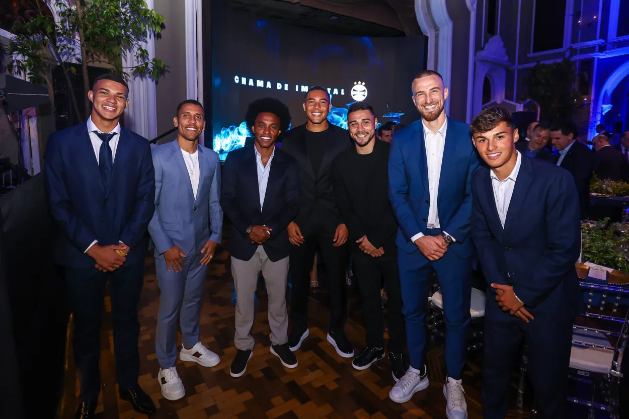 Comentarista repercute escalação do Grêmio no Gre-Nal: "Time começa na força dos cascudos" Grêmio