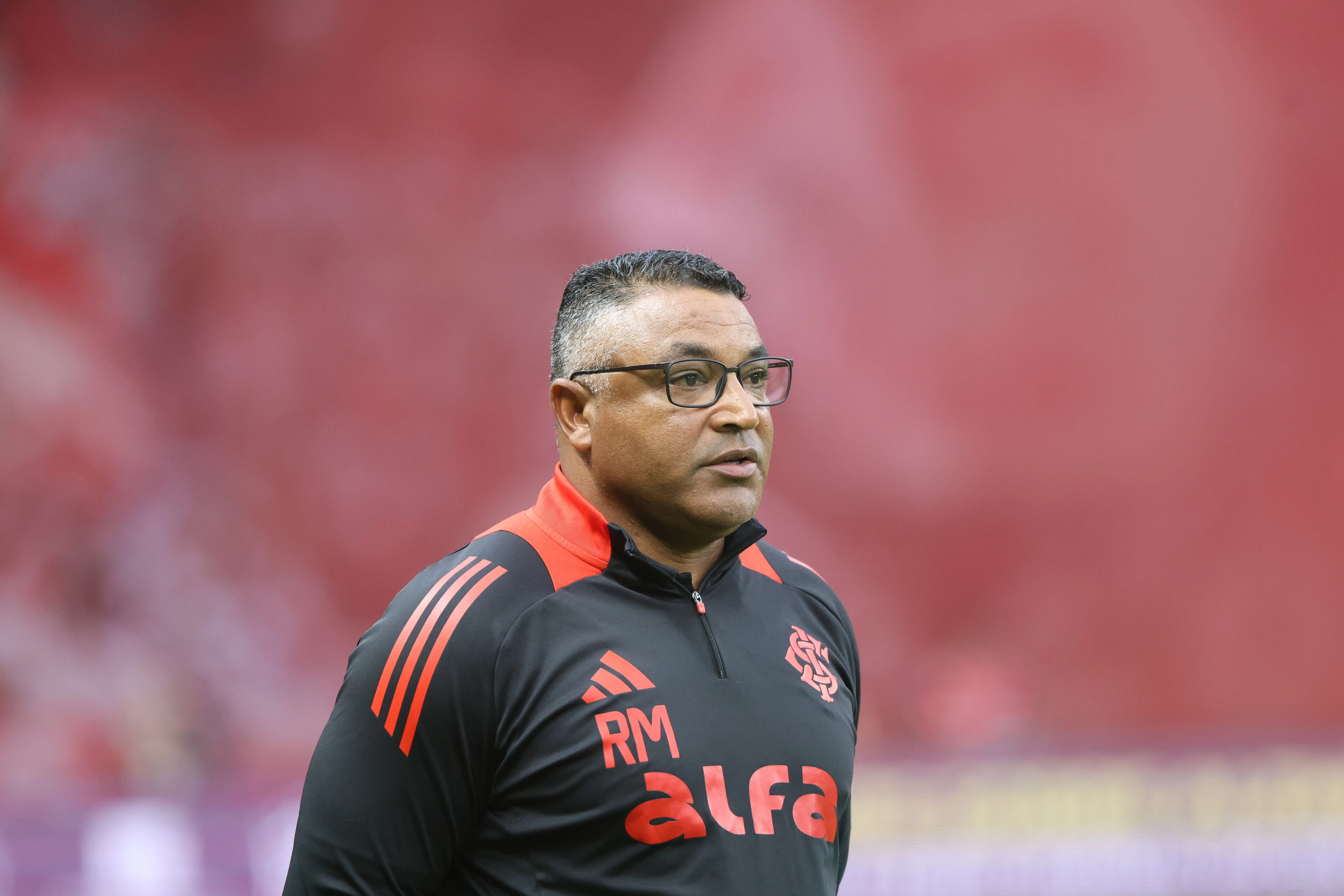 Derrota para o Grêmio derruba Roger Machado e abre corrida por novo técnico no Inter; veja nomes Roger Machado, treinador do Inter, contra o Grêmio.