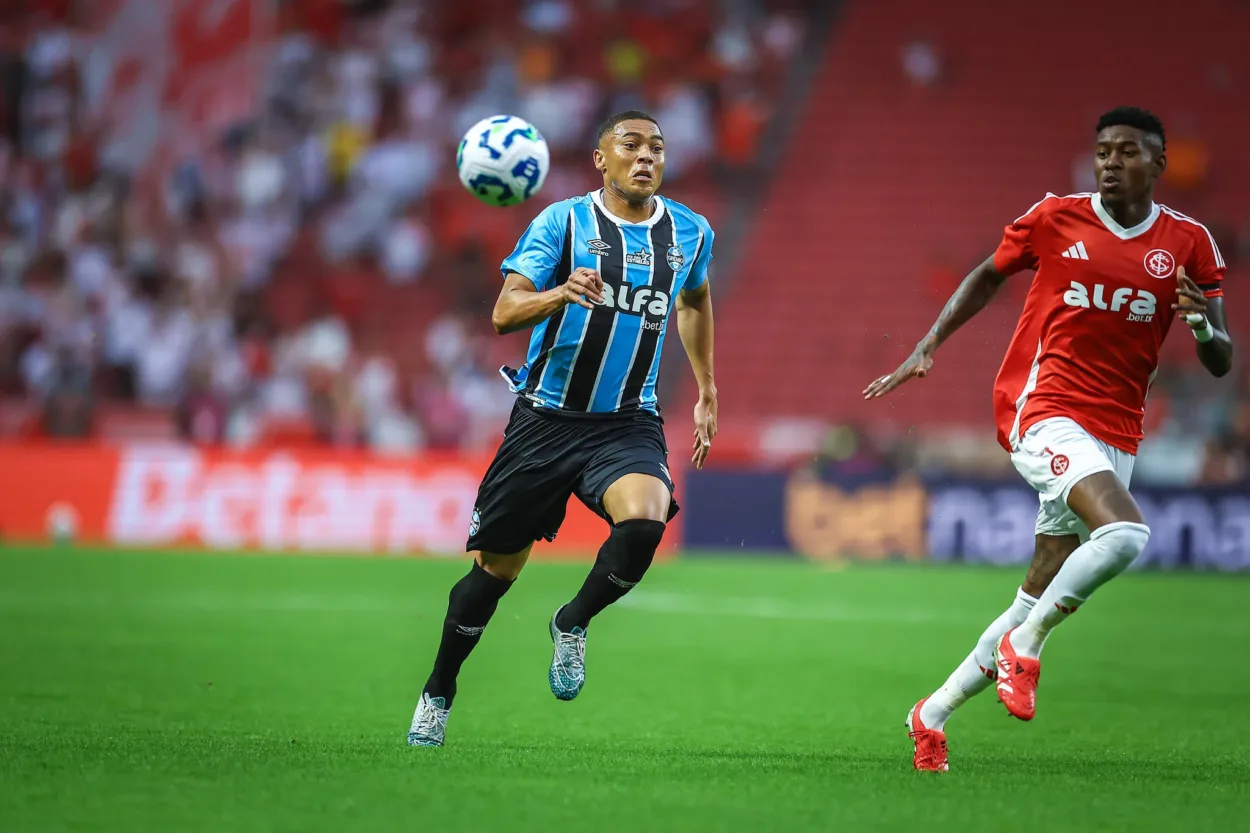 Carlos Vinícius pelo Grêmio