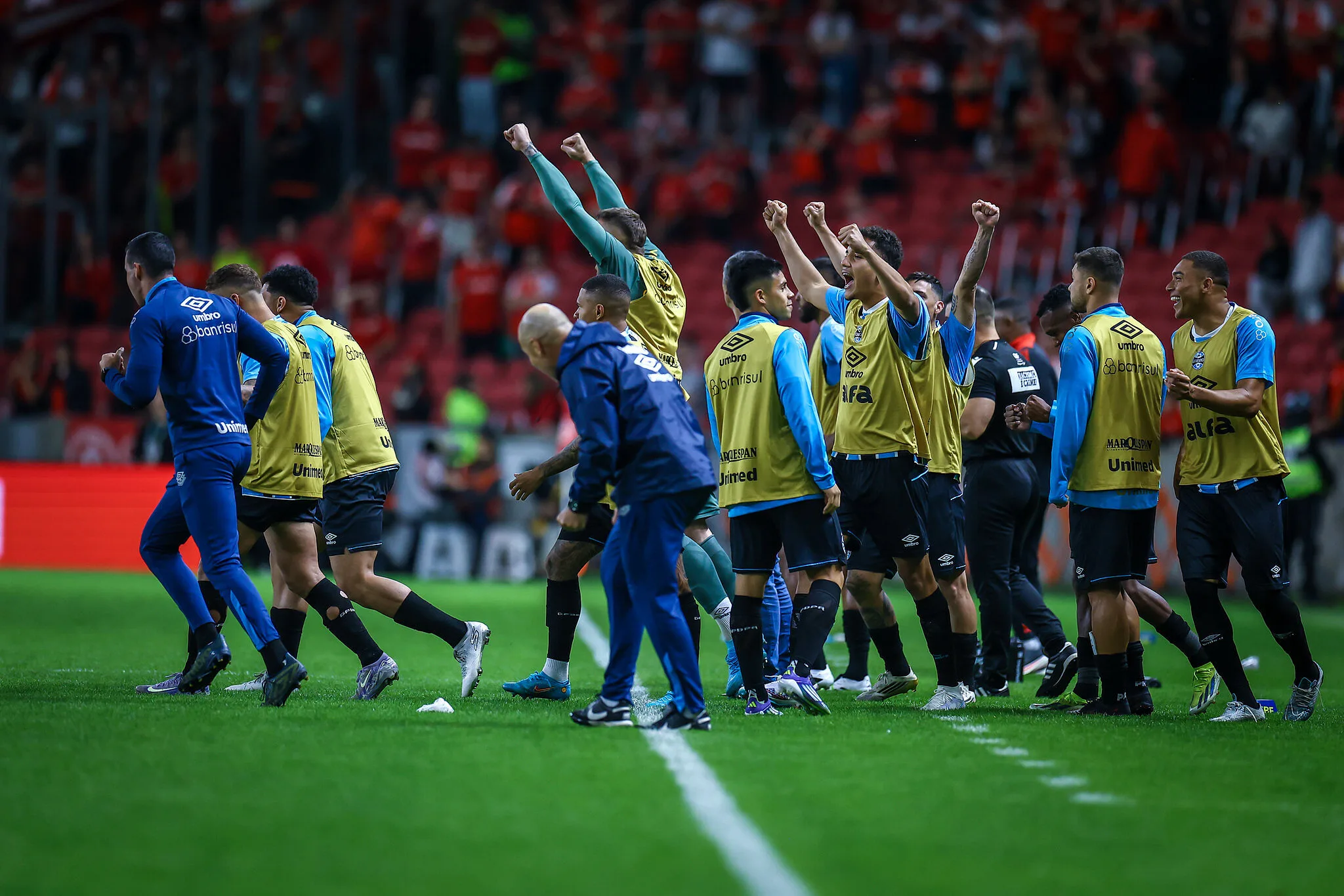 A mensagem que o presidente do Grêmio mandou para a CBF durante o Gre-Nal Grêmio venceu