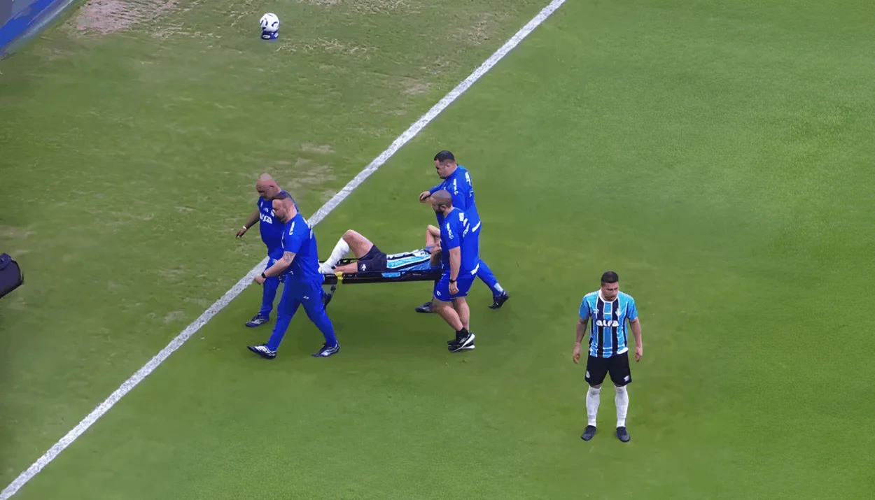 Gre-Nal com dor de cabeça: Grêmio vai sem zagueiro titular e atacante-chave Centroavante do Grêmio, Braithwaite sai lesionado de campo