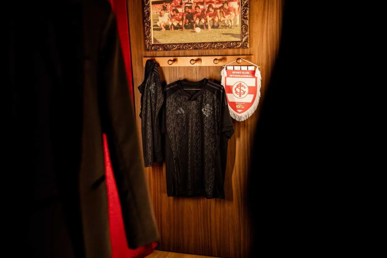 O impacto do design no futebol brasileiro e a força cultural da Dupla Gre-Nal O impacto do design no futebol brasileiro e a força cultural da Dupla Gre-Nal Descubra como o design molda a cultura do futebol brasileiro e a rivalidade da Dupla Gre-Nal em cores, estádios e símbolos.