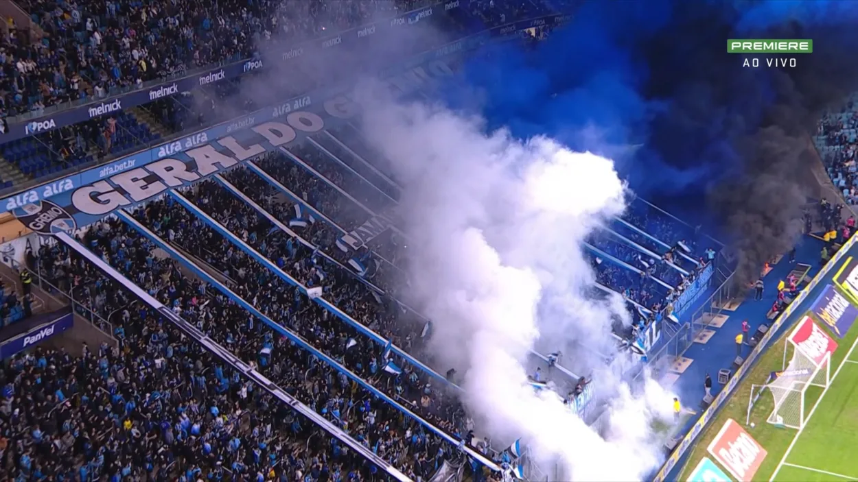 Com gestão da Arena, Grêmio inicia "obras" para aumentar capacidade do estádio Torcida organizada Geral do Grêmio