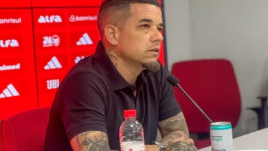 Identificado com o Grêmio, jornalista debocha de coletiva de D’Alessandro sobre salários no Inter D'Alessandro, dirigente do Inter