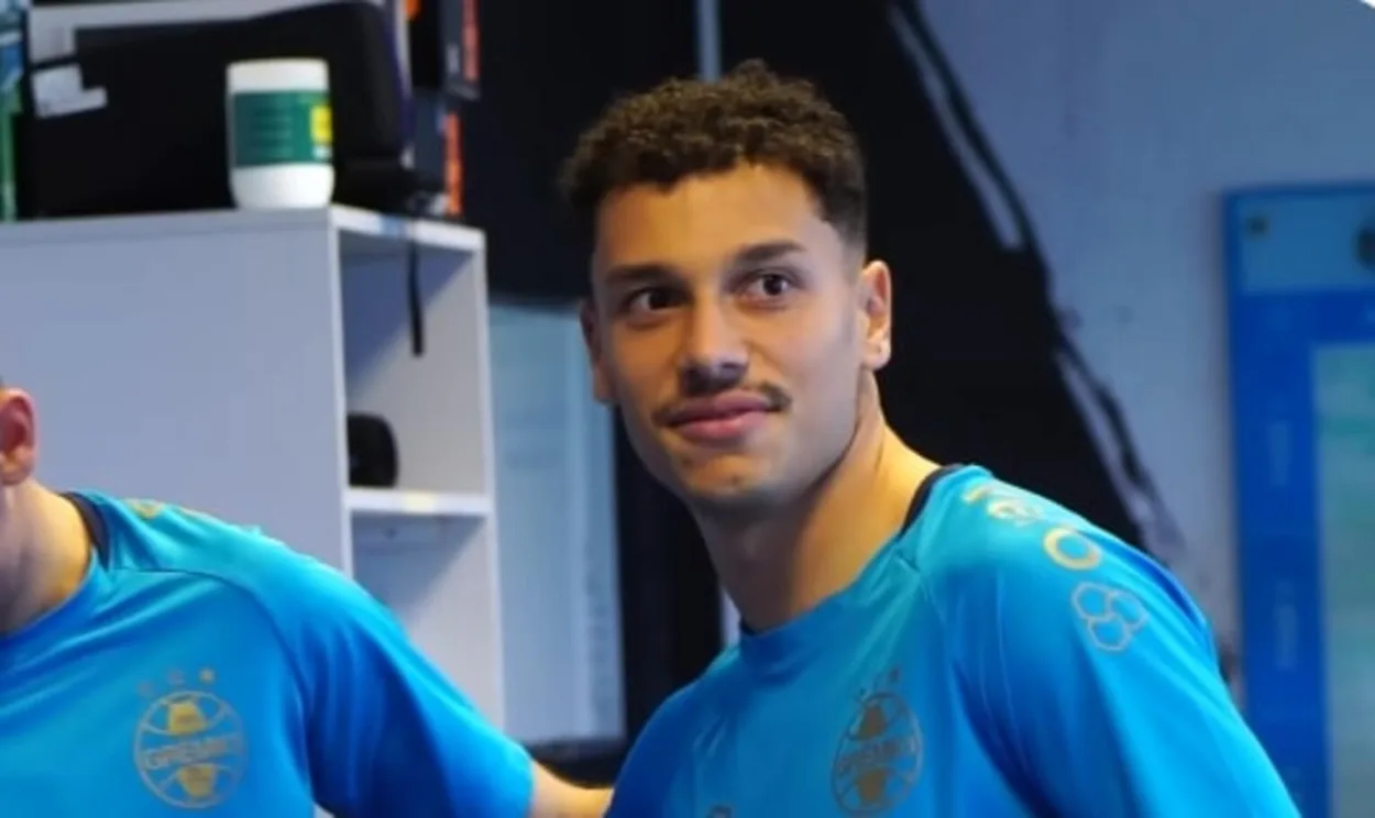 Enzo já marca golaço em treino do Grêmio e se diz impressionado com estrutura Enzo pelo time do Grêmio