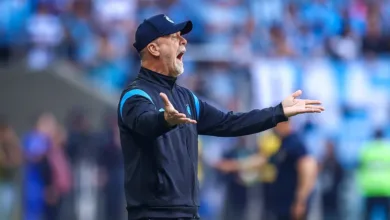 Mano evita prazos para ver novo Grêmio e projeta reforços de peso já para o Gre-Nal Mano Menezes, treinador do Grêmio