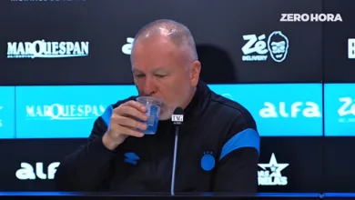 Mano Menezes brinca e diz que Grêmio saiu rápido de campo: "Para não darem outro pênalti" Mano Menezes, trenador do Grêmio