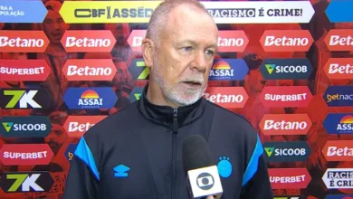 De volta, Mano Menezes conta com dois retornos no Grêmio para o próximo jogo Mano Menezes pelo Grêmio