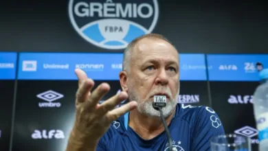 Grêmio busca reação, mas lateral-direito virou dor de cabeça de Mano Menezes antes do Juventude Mano Menezes treinador do Grêmio