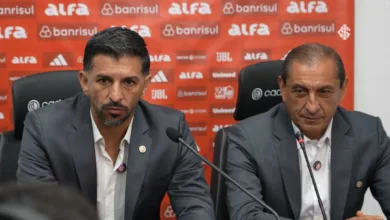Apresentador vê erro de D'Alessandro no Inter e critica Emiliano: "Usa o pai para trabalhar" Ramon-Diaz-e-Emiliano-Diaz, treinador e auxiliar técnico do Inter