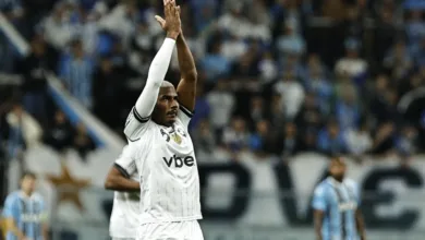 Alex Bagé critica provocação de Cuiabano após empate e cobra respeito ao Grêmio Cuiabano (6), jogador do Botafogo comemora gol marcado durante partida contra o Grêmio, válida pela 16ª rodada do Campeonato Brasileiro 2025. FOTO: Roberto Vinícius/AGAFOTO/Gazeta Press