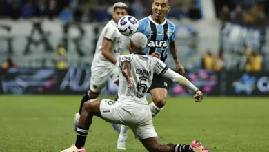 Marcos Rocha cobra diretoria do Grêmio e pede ação na CBF: "Não temos sangue de barata" Marcos Rocha e Cuiabano - Grêmio x Botafogo - Foto: Roberto Vinicius/Zona Mista