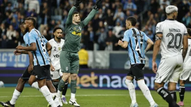 Tiago Volpi (1), goleiro do Grêmio comemora gol marcado durante partida contra o Botafogo, válida pela 16ª rodada do Campeonato Brasileiro 2025. FOTO: Roberto Vinícius/AGAFOTO/Gazeta Press