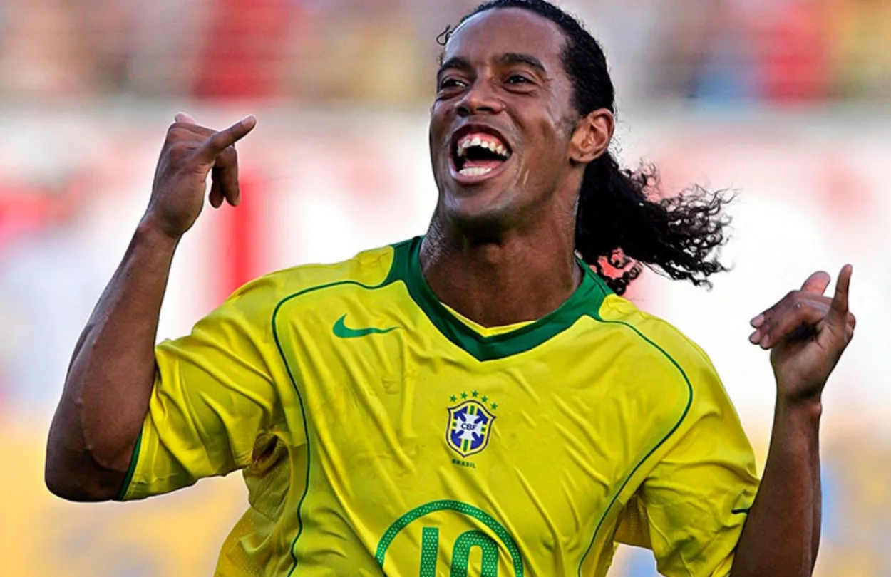 Vídeo de Ronaldinho com a camisa do Grêmio reacende críticas da torcida Ronaldinho Gaúcho, ex-Grêmio