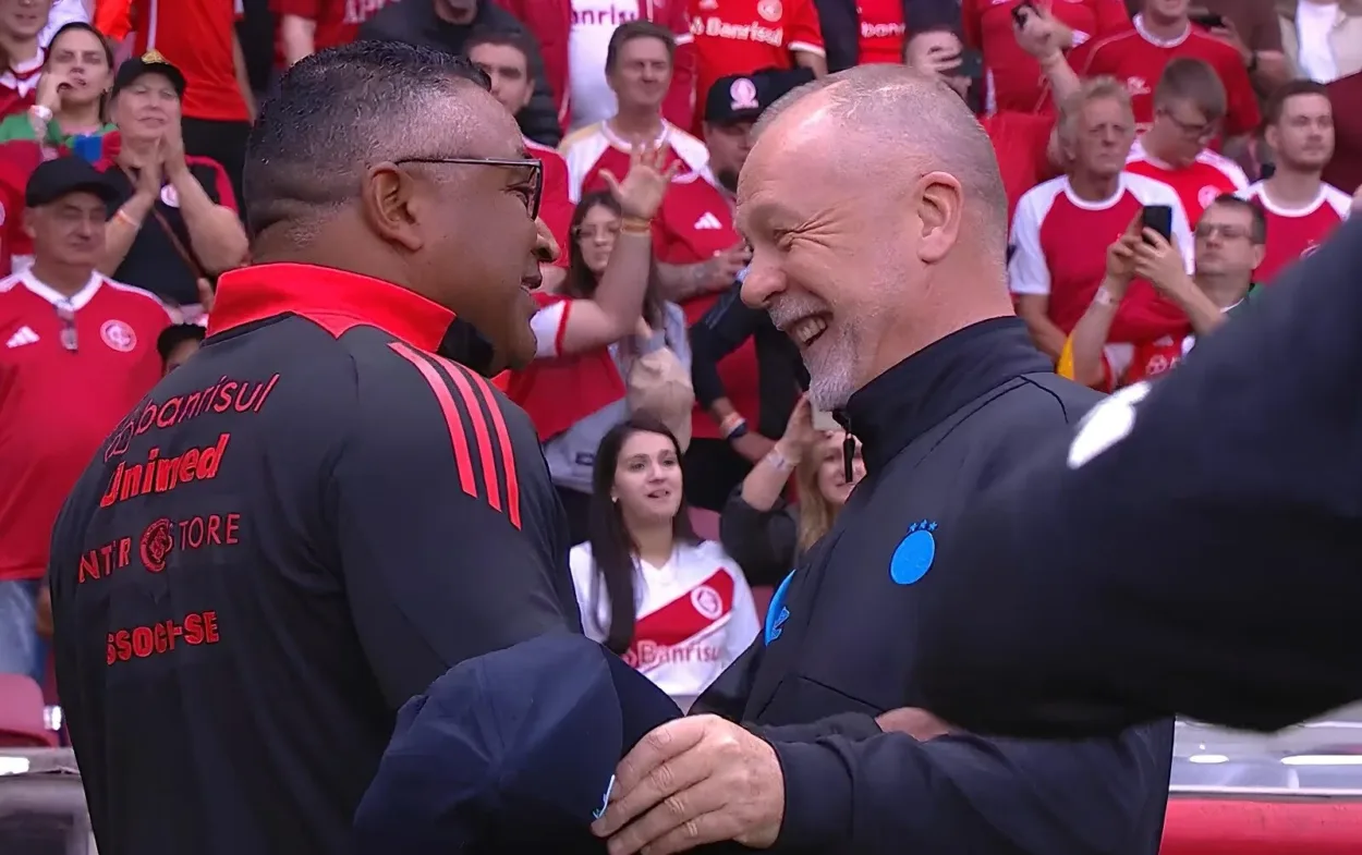 Mano Menezes fala de Roger Machado após Gre-Nal e deixa recado sobre demissões Roger Machado e Mano Menezes, treinadores de Inter e Grêmio