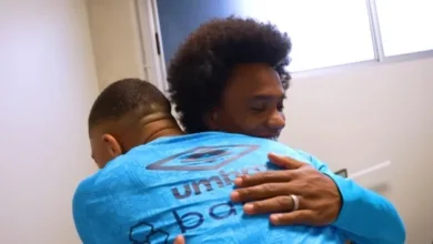 "Está bem ou não?": a reação de Carlos Vinícius com a chegada de Willian ao Grêmio Willian e Carlos Vinícius