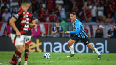 Barcos aproveita post do Grêmio para comemorar estreia de Noriega: "Seguir assim" Erick Noriega na estreia pelo Grêmio