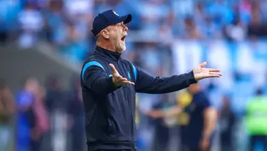 Com jogador do Grêmio, Peru de Mano Menezes perde da Espanha e leva gol inusitado Mano Menezes, treinador do Grêmio