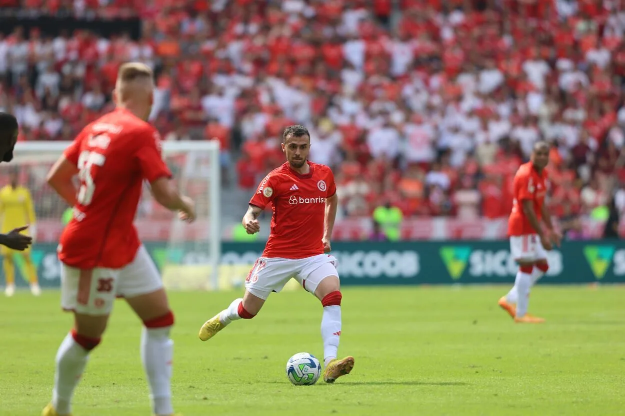 Ex-Inter e Juventude explica decisão de aposentadoria precoce: "Não é fácil" Gustavo Campanharo pelo Inter