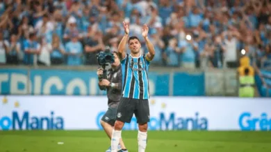 Caleffi dá nova dica da estrela que quer no Grêmio: "Carreira mais consolidada que Suárez" Suárez pelo Grêmio