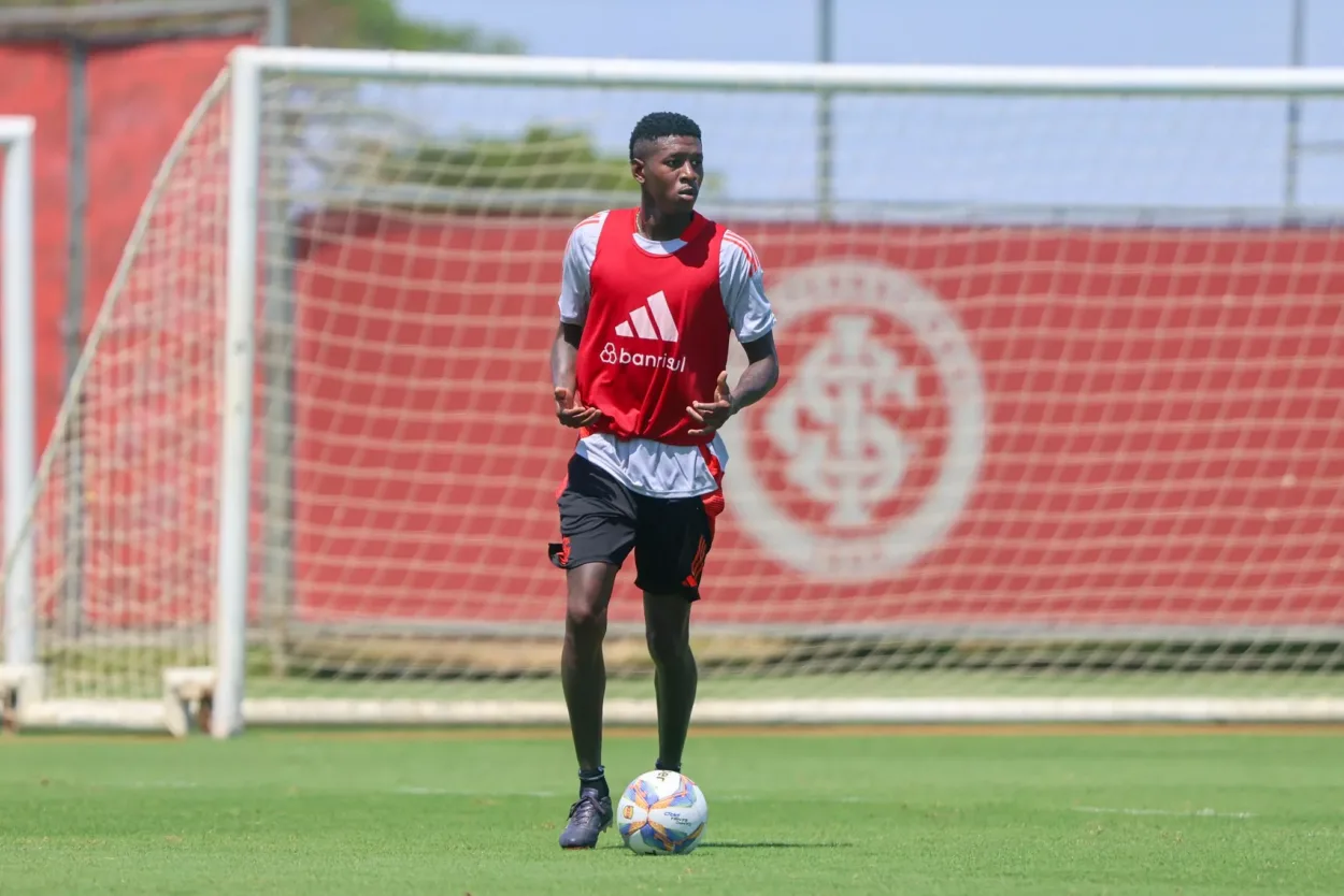 Vitão avança na recuperação no Inter em treino com a presença de Bolívar Vitão pelo Inter