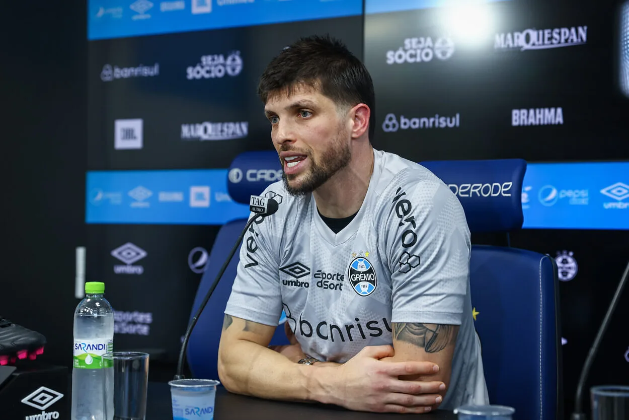 Últimas do Grêmio: atualização sobre Volpi, promessa de Odorico e disputa na lateral Grêmio ainda aguarda a volta de Tiago Volpi