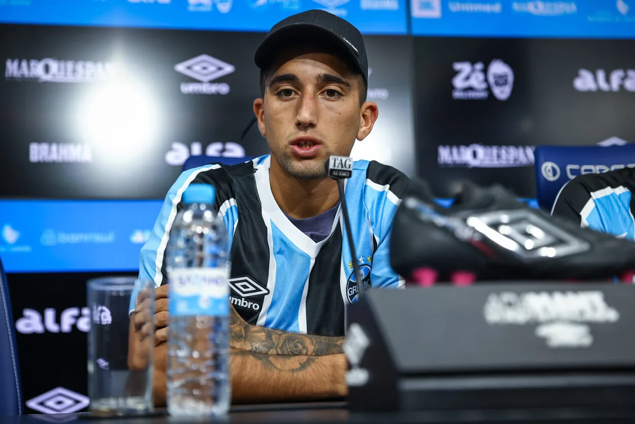 De novo? Olivera diz que tem o "sonho" de jogar em outro clube e irrita Grêmio Grêmio de Olivera