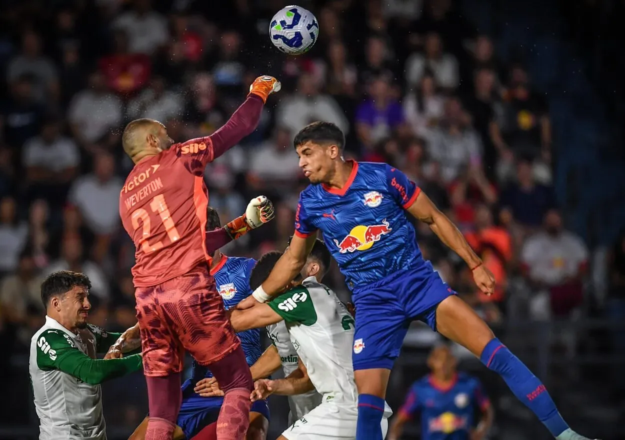 Palmeiras e RB Bragantino estão escalados para duelo no Allianz Parque Red Bull Bragantino x Palmeiras Bragança Paulista/SP; Brasil; 18/05/2025; Estádio Municipal Cícero de Souza Marques; Campeonato Brasileiro; Red Bull Bragantino x Palmeiras; Na foto, Lucas Barbosa; Foto de Ari Ferreira/Red Bull Bragantino.