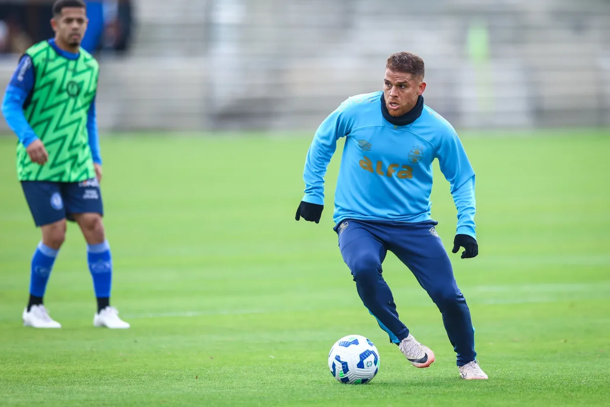 Grêmio admite que segue tentando encontrar melhor forma de Cuéllar: "Muito cuidado" Cuéllar pelo Grêmio