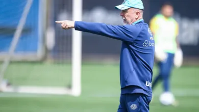 Jornalista revela mudança de última hora no time do Grêmio contra o Juventude Mano Menezes pelo Grêmio